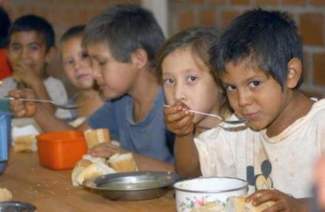 chicoscomiendo.jpg