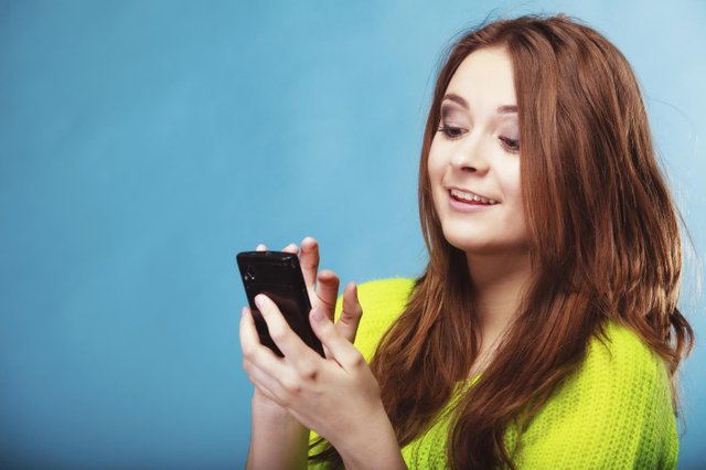 teenage-girl-with-mobile-phone-texting.jpg