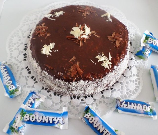 Buy Hildas Kitchen Fresh Cake - Bounty Chocolate, Eggless Online at Best  Price of Rs 950 - bigbasket