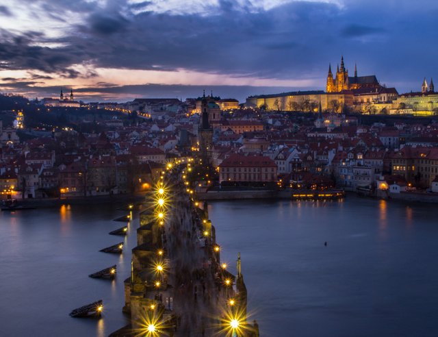 Prag Karlsbrücke verkleinert.jpg