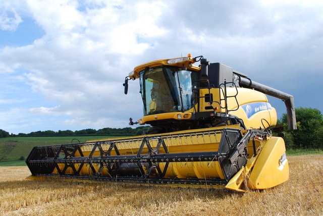 combine-harvester-702413_1920.jpg