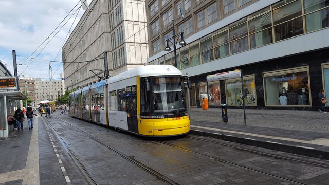 tram-2674801_1920.jpg
