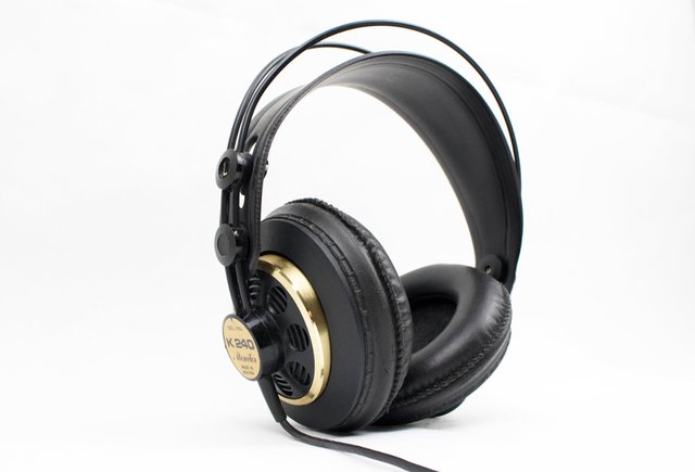 audio-electronics-headphones-205926.jpg