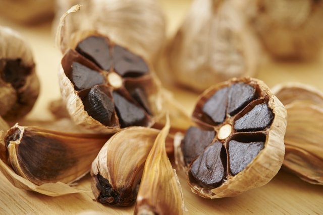 black-garlic-696x464.jpg