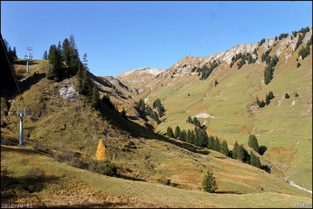b-EU121022-192209.jpg
