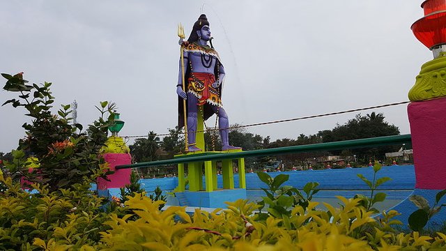 India's_tallest_Lord_Siva_statue,_Keeramangalam.jpg