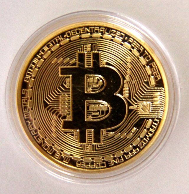 golden_physical_bitcoin_coin.jpg