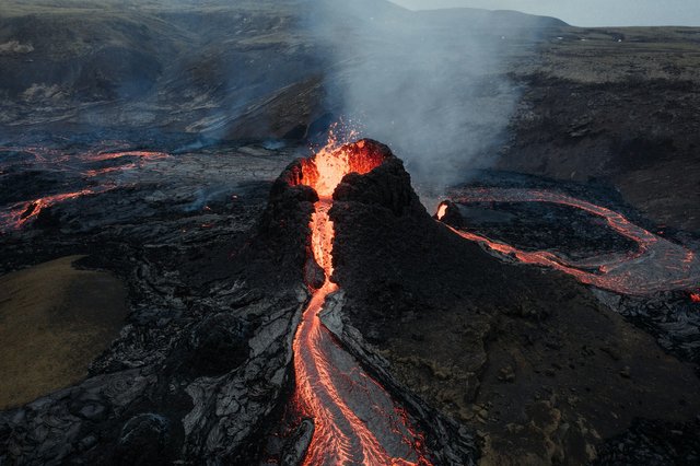 active volcanes in usa.jpg
