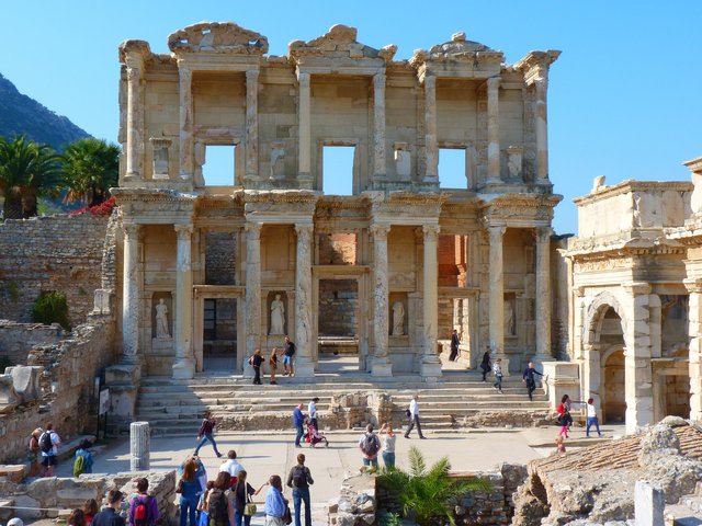 celsus-library-61082_1920.jpg