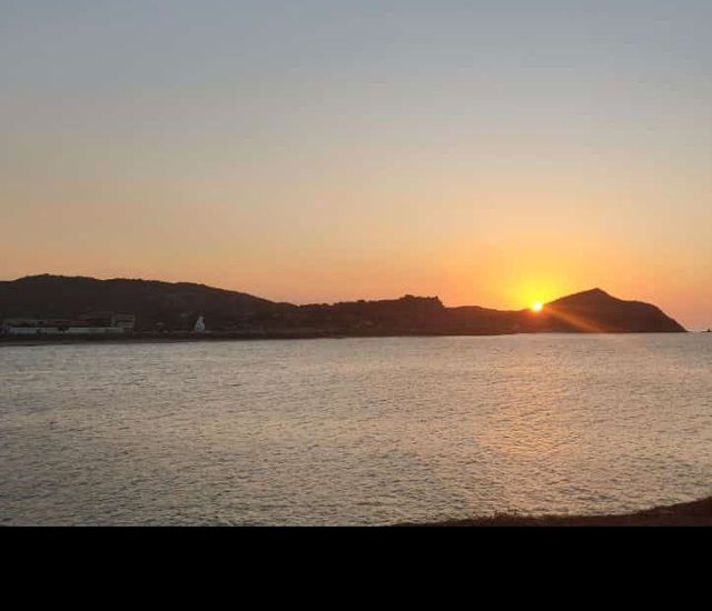 Un reflejo perfecto en la hora dorada.jpg