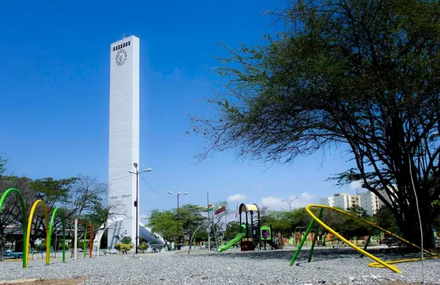 obelisco-parque.webp