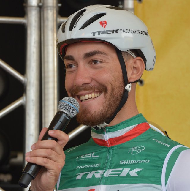 professional-road-bicycle-racer-1574400_1280.jpg