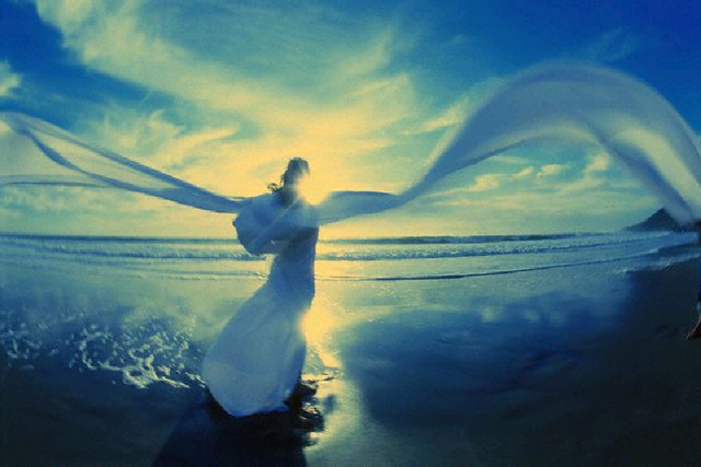 girl+with+veil+and+ocean (1).png