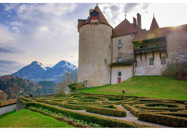 Castle of gruyères.png