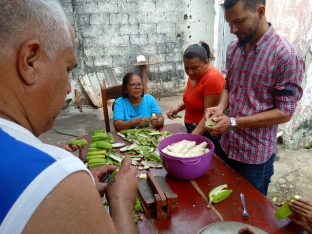 pelando para tostones 112.jpg