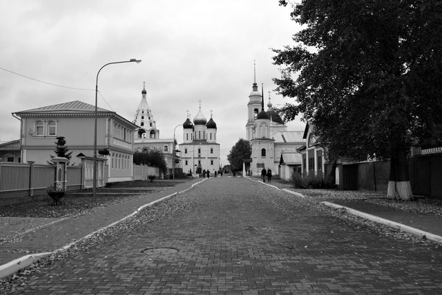 ЧЕРНОБЕЛОЕ ФОТО КОЛОМНА УЛИЦА ЛАЗАРЕВА.jpg