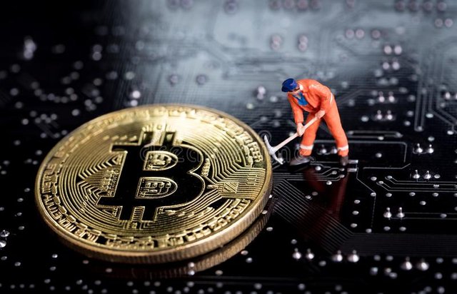 bitcoin-mining-miniature-worker-small-figure-holding-mattock-di-bitcoin-mining-miniature-worker-small-figure-holding-mattock-109705262.jpg