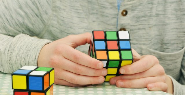 magic-cube-1976725_1920.jpg