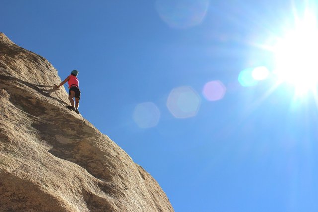 climber-984380_1920.jpg