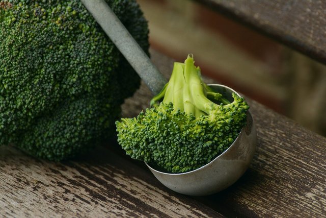 broccoli-1974764_1920.jpg