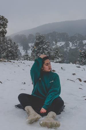 free-photo-of-woman-sitting-on-ground-in-winter.jpeg