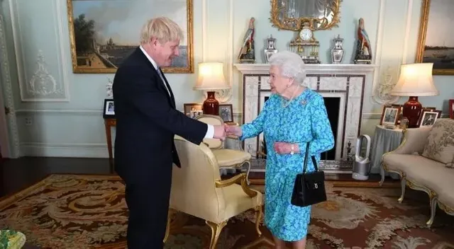 queen-with-prime-minister.webp