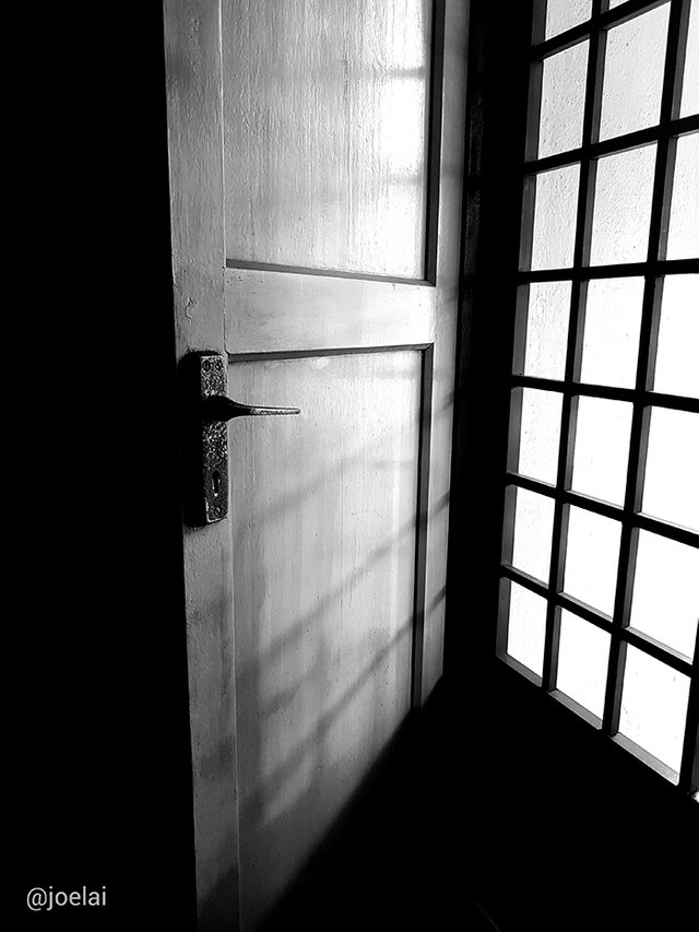 B&W Wooden Door700.jpg