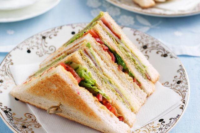 blat-club-sandwiches-86856-1-e1505514959576.jpeg