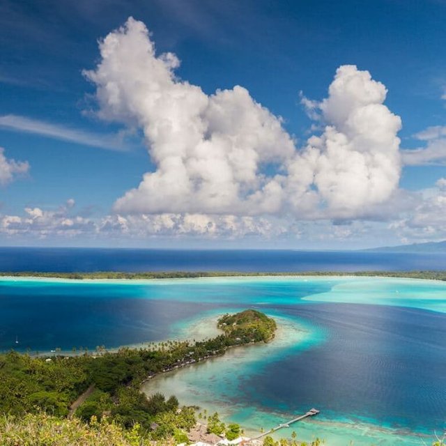 magnifique-vue-en-randonnée-à-bora-bora-663x663.jpg