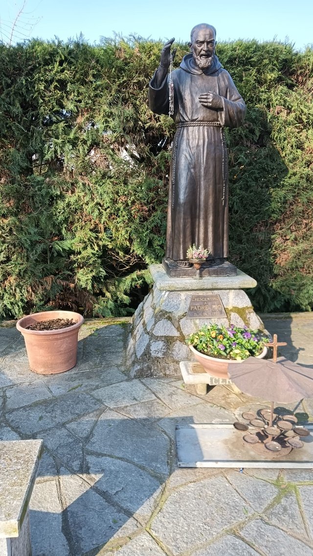 Padre Pio.jpeg