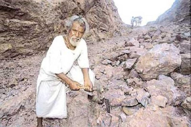 Dashrath-Manjhi.jpg