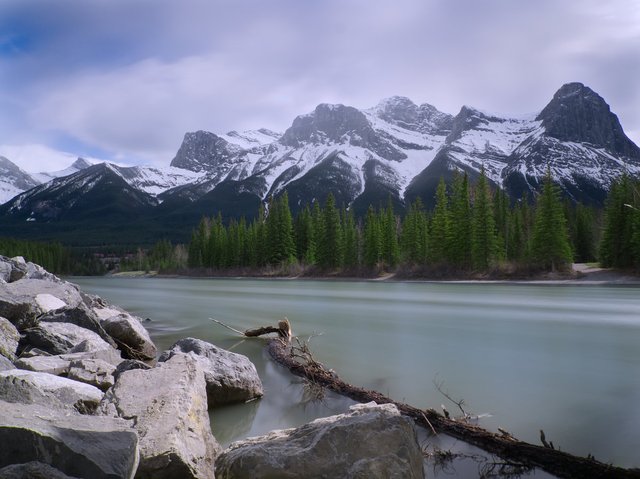 P5073233-canmore-bow-river-long-exposure-1200.jpg