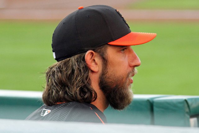 San Francisco Giants pitcher Madison Bumgarner cuts hair, shaves