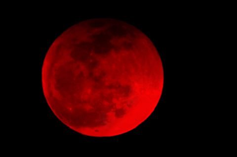 blood-moon-2014-royalty-free-image-982147860-1545988839.jpg