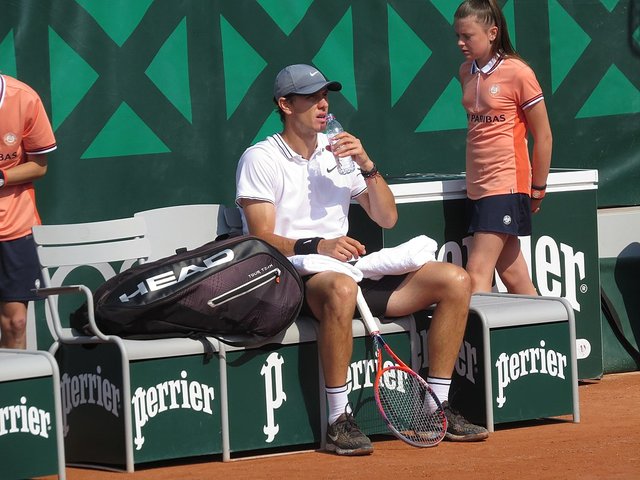 1024px-2019_Roland_Garros_Qualifying_Tournament_-_07.jpg