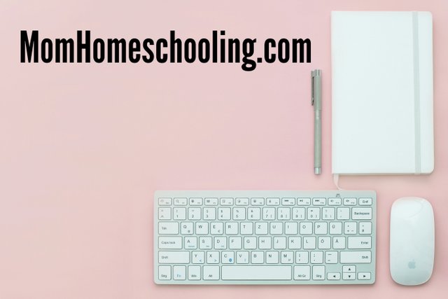 Momhomeschooling logo.jpg