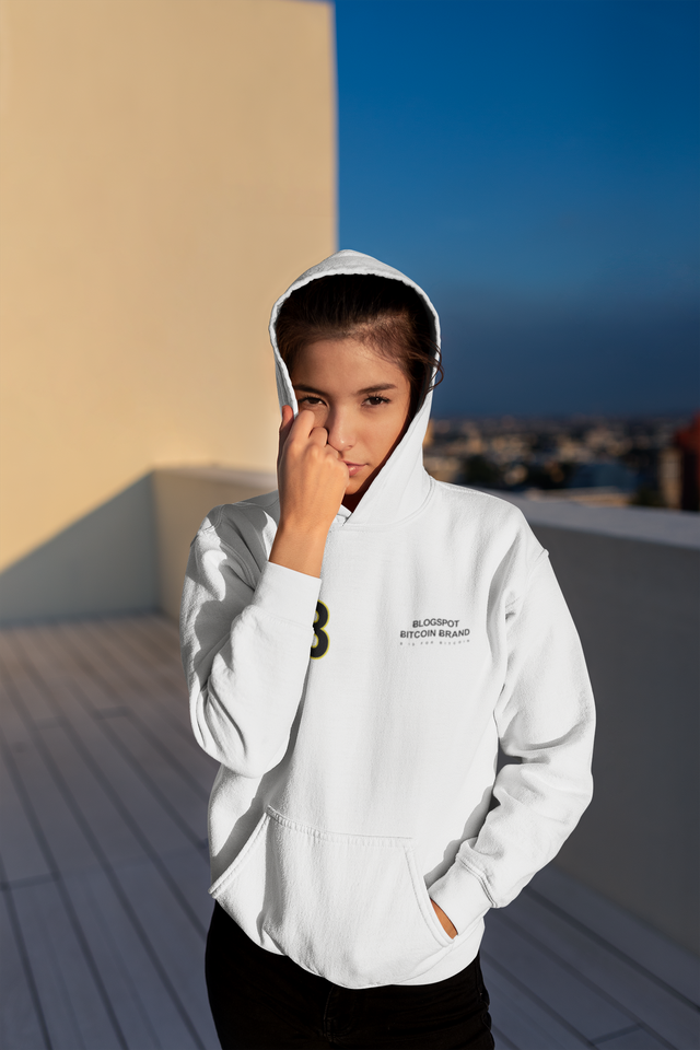 pullover-hoodie-mockup-of-a-beautiful-young-woman-on-the-rooftop-23313.png