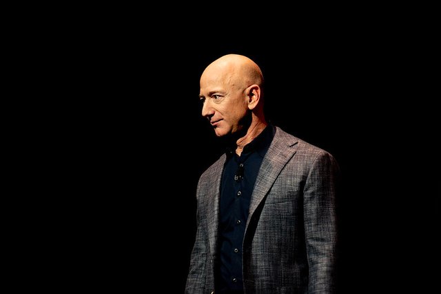 Jeff-Bezos-the-World’s-Richest-Person-keeps-his-Amazon-Email-Address-Public.jpg