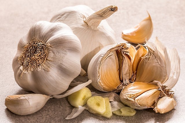 garlic-3419544_1280.jpg