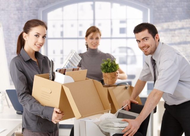 8551996_l-Young-office-workers-moving-office-unpacking-boxes-smiling-810x581.jpg