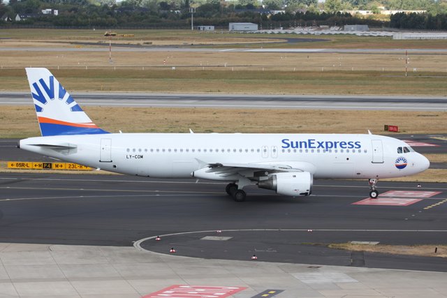 LY-COM Sun Express -A320.JPG