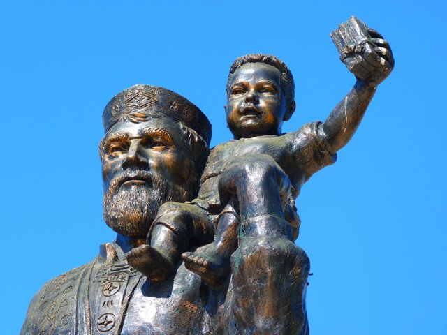man-old-monument-statue-young-child-1144471-pxhere.com.jpg
