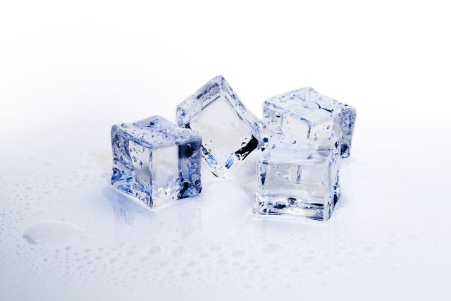 ice-cubes-3506782_1920.jpg