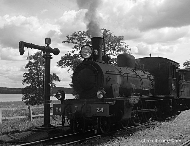 steam-train-gothenburg-01-bw.jpg