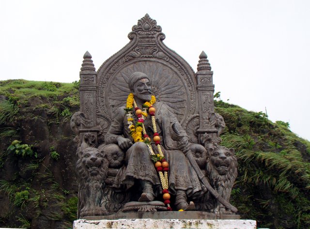 Shivaji_Maharaj_Raigad.jpg