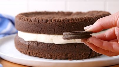 1488924451-giant-oreo-cake-03.jpg