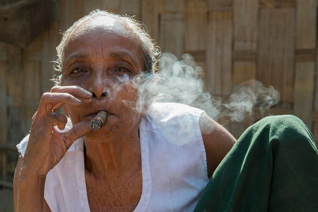 marma_smoking-cheroot_fo-travel.jpg