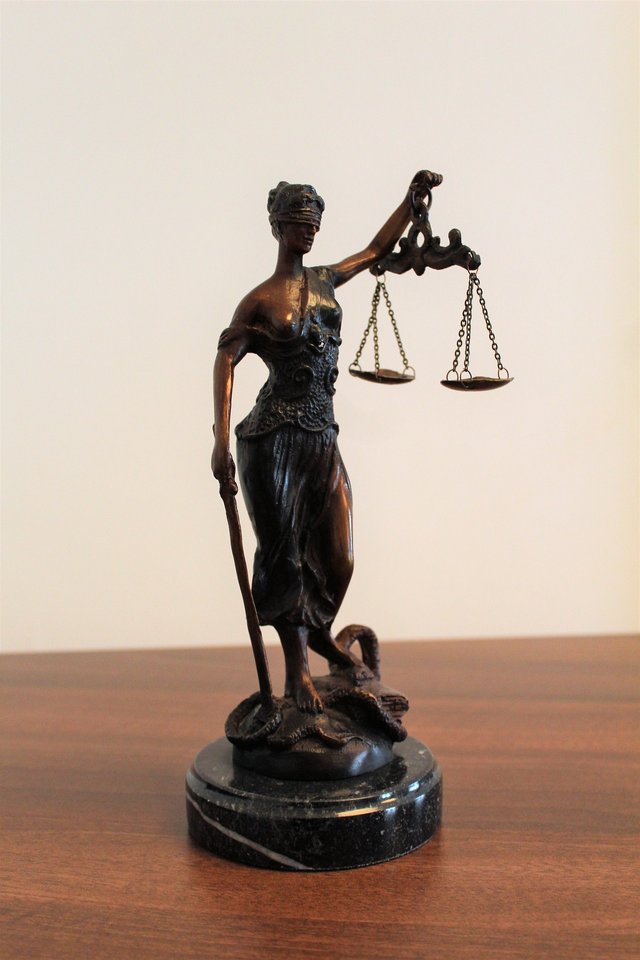 justitia-gea3d4be3f_1920.jpg