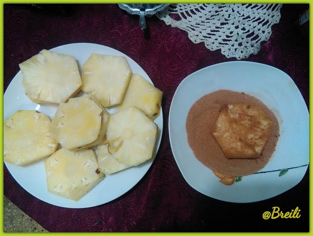 Piña asada con canela
