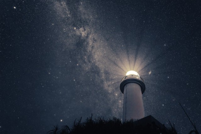 lighthouse-g1e3b8163f_1920.jpg